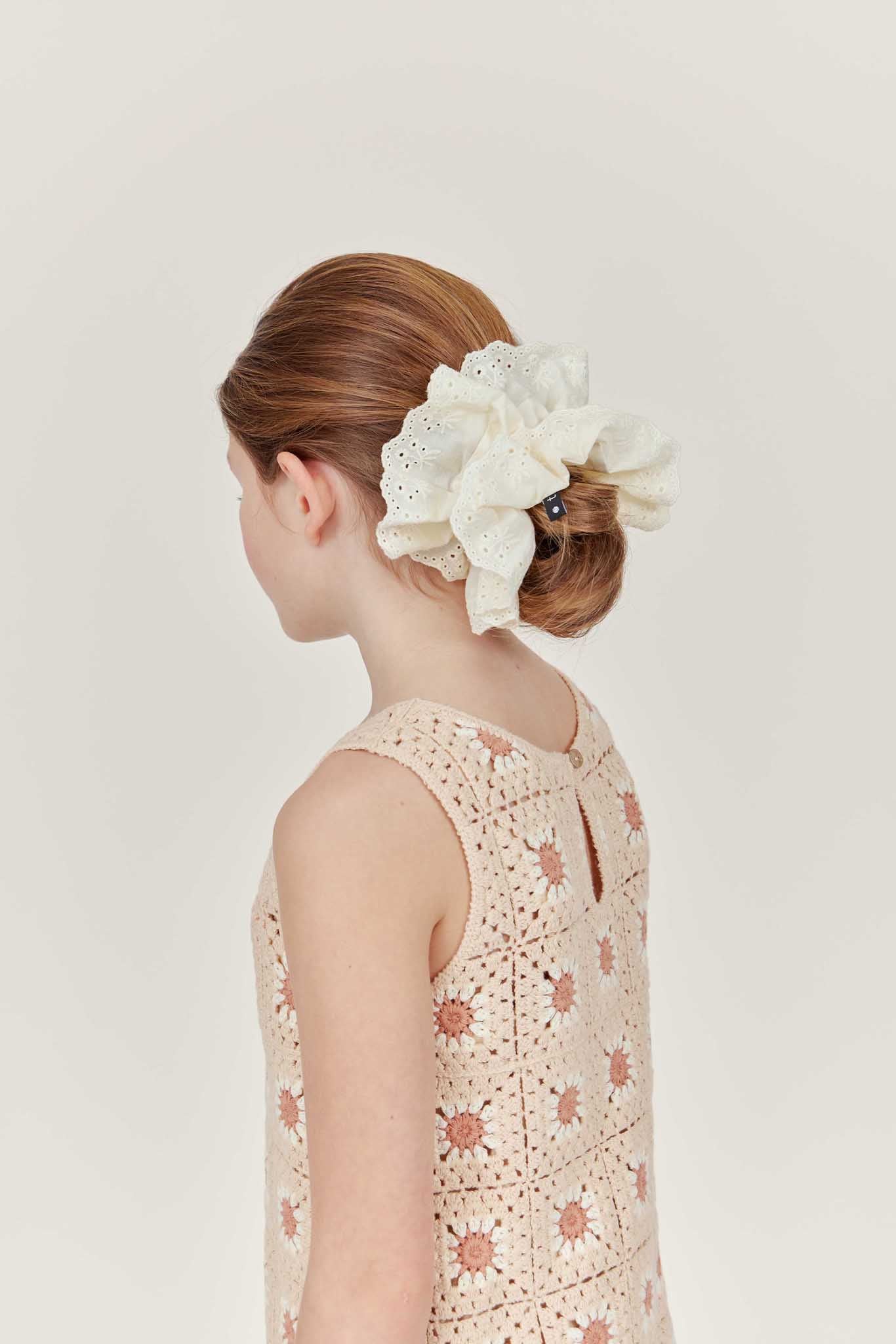 EYELET SCRUNCHIE - KNOT Hairbands